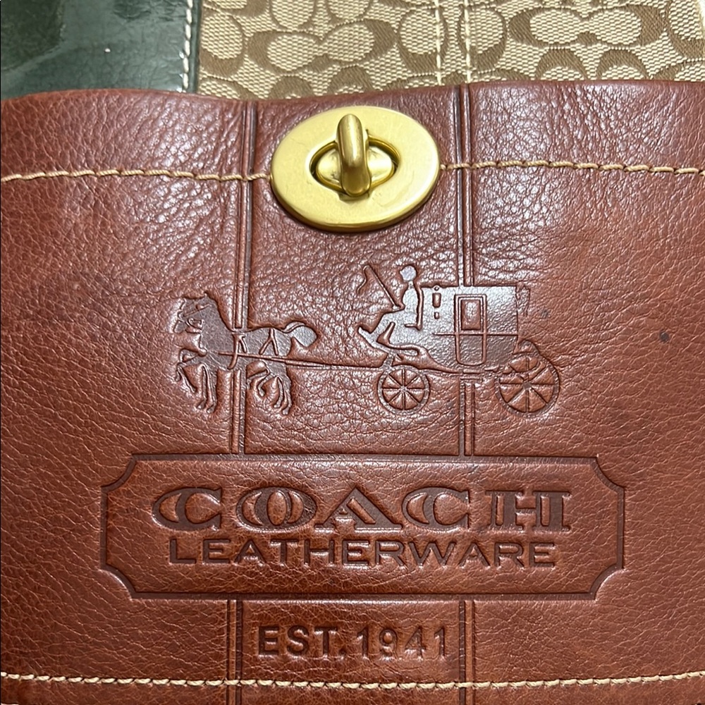 Coach Leather Shoulder Bag with Patchwork Design vintage in great condition - Picture 6 of 15